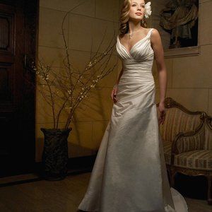 Casablanca 1831 Wedding Gown Size 18 White (used)